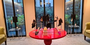 Μέσα στο κατάστημα της Σάρα Τζέσικα Πάρκερ στη Νέα Υόρκη 