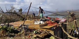 Εκατοντάδες θύματα και τεράστιες καταστροφές στις Φιλιππίνες από τον τυφώνα
