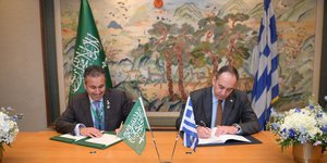 Συμφωνία υπέγραψε η Ελλάδα με τη Σαουδική Αραβία για τις θαλάσσιες μεταφορές