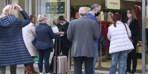 πλατη σε καταστημα 