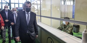Θάνος Πλευρης περπαταει