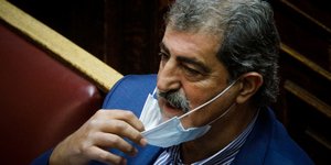 πολακης τραβαει μασκα