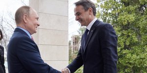 Ο Βλάντιμιρ Πούτιν και ο Κυριάκος Μητσοτάκης 