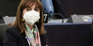 Κατερίνα Σακελλαροπούλου μαντιλι