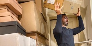 Σάκης Τανιμανίδης - Χριστίνα Μπόμπα: Ξεκίνησαν τη μετακόμιση και μας δείχνουν το νέο σαλόνι του σπιτιού τους