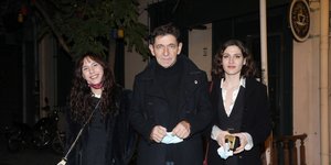 O Γεράσιμος Σκιαδαρέσης με τις κόρες του, Νίκη και Όλγα