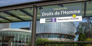 Στάση του τράμ στο Στρασβούργο με όνομα «Δικαιώματα του Ανθρώπου»