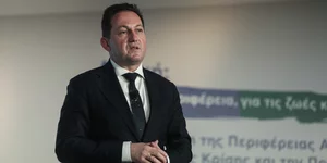 Στέλιος Πέτσας δεμένα χερια 