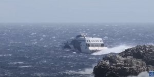 Το SuperJet δαμάζει τα κύματα στη Φολέγανδρο