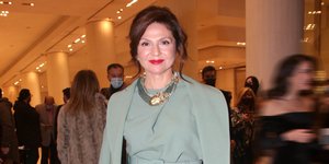 Η Ταμίλα Κουλίεβα με πράσινο σετ