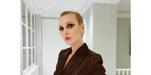 Η Τάμτα με κοστούμι MI-RO