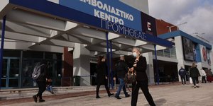 Θάνος Πλεύρης, εμβολιαστικό κέντρο