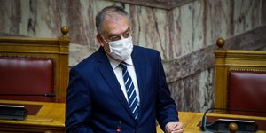 Ο υπουργός Τάκος Θεοδωρικάκος στη Βουλή