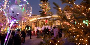 Χριστουγεννιάτικος στολισμός στην πλατεία Αριστοτέλους στη Θεσσαλονίκη