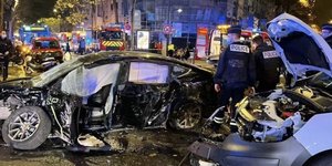 Στο τροχαίο δυστύχημα με Tesla στο Παρίσι σκοτώθηκε ένας άνθρωπος και τραυματίστηκαν άλλοι 20