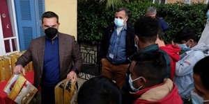Δώρα σε ανήλικα προσφυγόπουλα μοίρασε ο Αλέξης Τσίπρας
