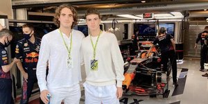 Ο Στέφανος Τσιτσιπάς με τον αδελφό του, Παύλο, στο box της Red Bull