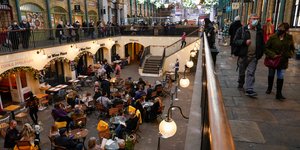 Βρετανοί στο Κόβεν Γκάρντεν του Λονδίνου 