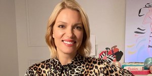 Βίκυ Καγιά με πουκάμισο