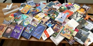 Το Μαξίμου έστειλε βιβλία λογοτεχνίας στην Τήνο