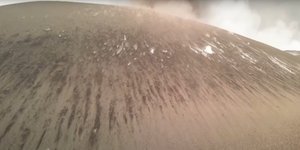 Απόκοσμο σκηνικό από τις «βόμβες λάβας» στο ηφαίστειο της Λα Πάλμα