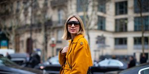 γυναίκα με τσάντα