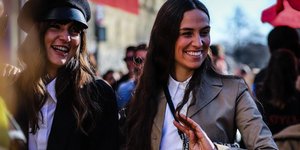 γυναίκα με κοστούμι