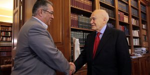 Δημήτρης Κουτσούμπας, Κάρολος Παπούλιας