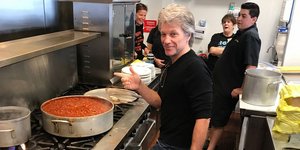 Ο Τζον Μπον Τζόβι στην κουζίνα του «Soul Kitchen»