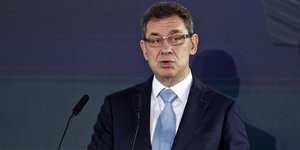 Ο CEO της Pfizer, Άλμπερτ Μπουρλά