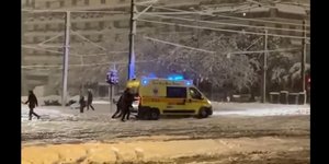 ασθενοφόρο χωρίς αλυσίδες