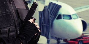 αεροπειρατεία αεροπλάνο όπλο