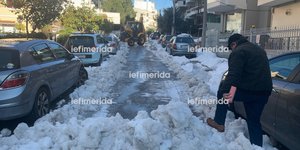 Παραμένει δύσκολη η κατάσταση στην Αγία Παρασκευή, παρά την πρόοδο των αποχιονισμών