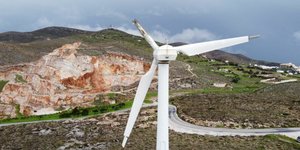 Ο κεραυνός έκοψε το πτερύγιο της ανεμογεννήτριας