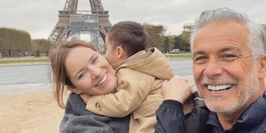 Η Ανίτα Μπραντ με τον γιο της και τον Χάρη Χριστόπουλο