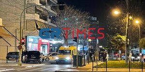Η κοπέλα έπεσε από τον 4ο όροφο υπό αδιευκρίνιστες συνθήκες