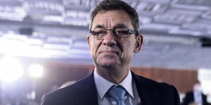 Αλμπερτ Μπουρλά χαμόγελο