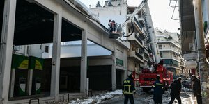 Κατέρρευσε από το χιόνι οροφή βενζινάδικου στο Βύρωνα