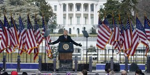 Ομιλία Ντόναλντ Τραμπ έξω από Λευκό Οίκο