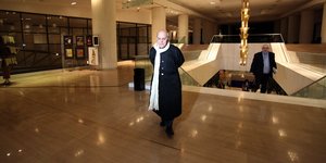 Αλέκος Φασιανός λευκο κασκολ