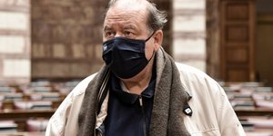 Νίκος Φίλης μπουφάν ασπρο