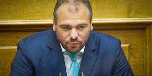 Φιλιππος Φόρτωμας γαλαζια γραβατα