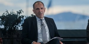 Γιώργος Γεραπετρίτης ριγε γραβατα