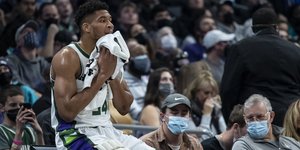 Ακόμη ένα σόου του Γιάννη Αντετοκούνμπο στα παρκέ του NBA