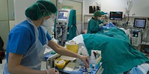 γιατροι σε ΜΕΘ 