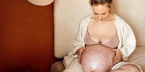 Influencer γέννησε τρίδυμα και περιγράφει το «ταξίδι» της - Έγινε viral 