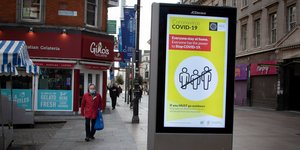 Η Ιρλανδία άρει τα περισσότερα μέτρα για τον κορωνοϊό