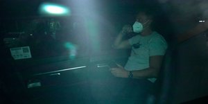 Ο Νόβακ Τζόκοβιτς στο αυτοκίνητο που τον μεταφέρει στο αεροδρόμιο