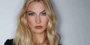 Η Κάρλι Κλος έγινε καστανή