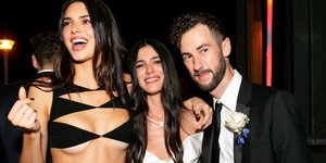 Η Κένταλ Τζένερ με το άκρως αποκαλυπτικό φόρεμα στο γάμο της φίλης της 